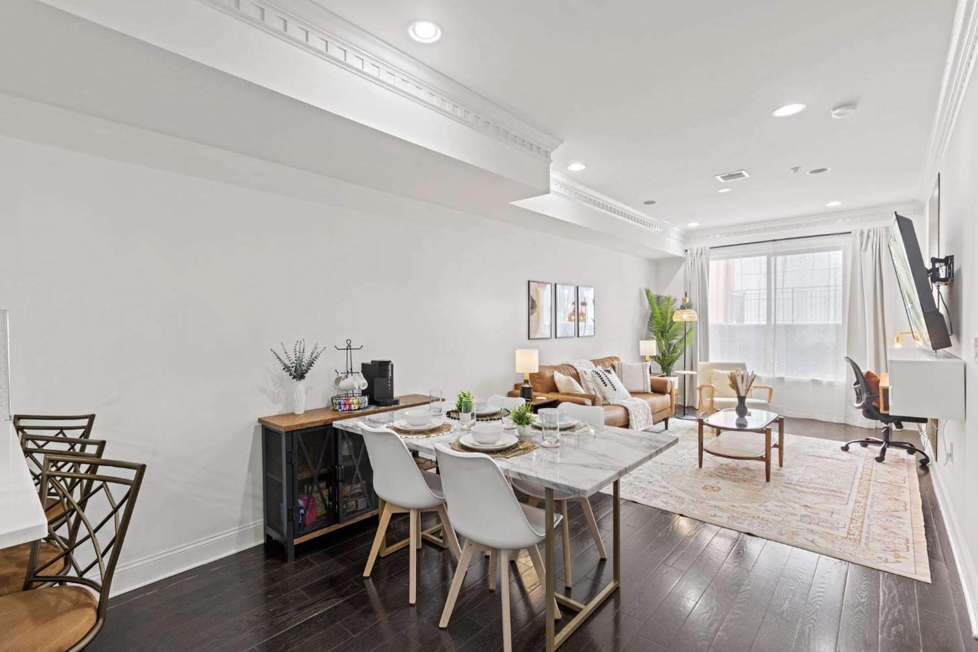Elegant Urban Retreat In The Heart Of Center *